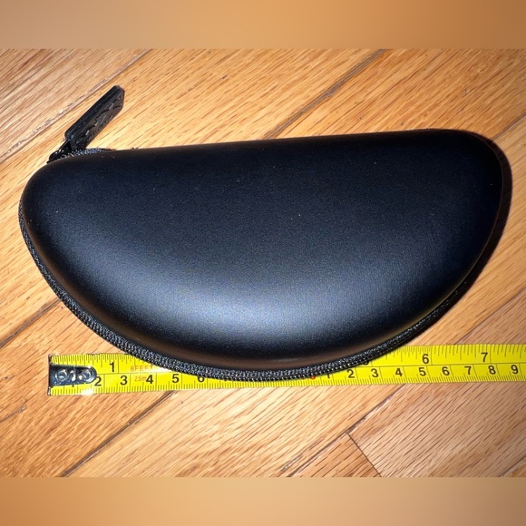 New Wiley X eyewear case with zipper - Picture 3 of 3